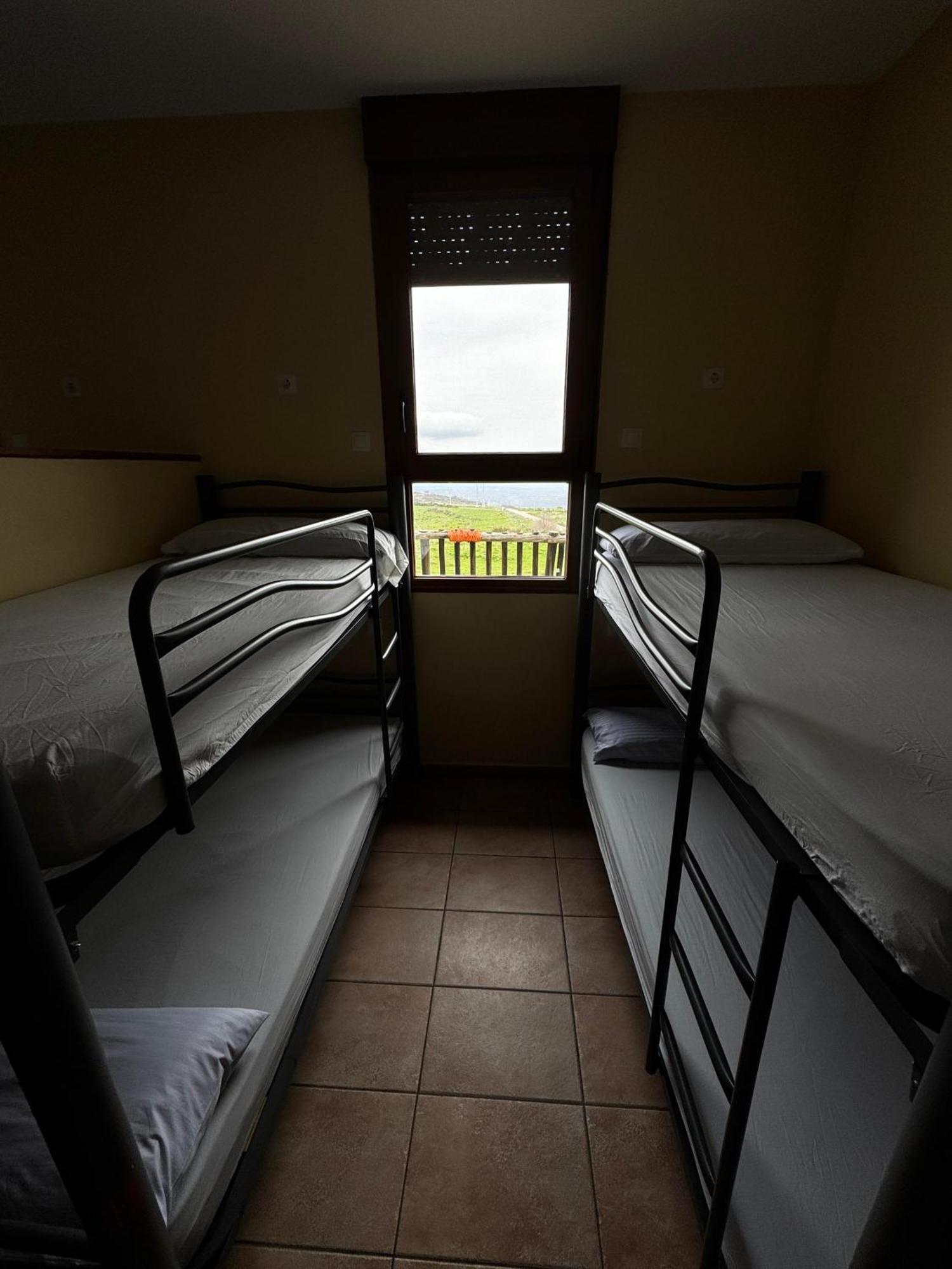 Albergue De Peregrino Cruz De Fierro Foncebadon Buitenkant foto